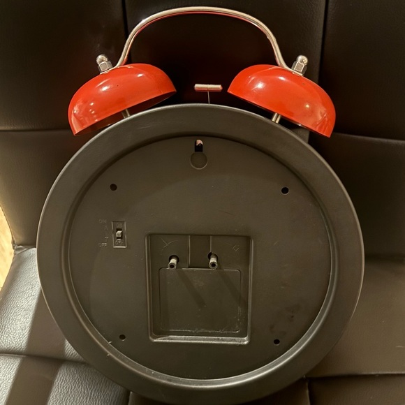 VINTAGE HELLO KITTY CLOCK - Picture 3 of 6